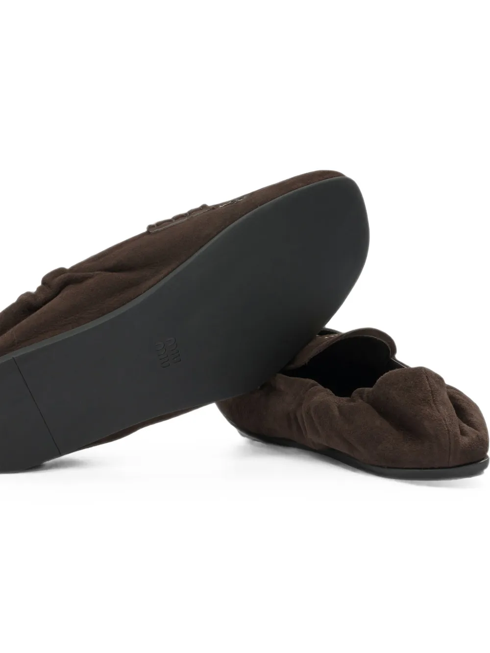 Miu Suède loafers met ruches Bruin