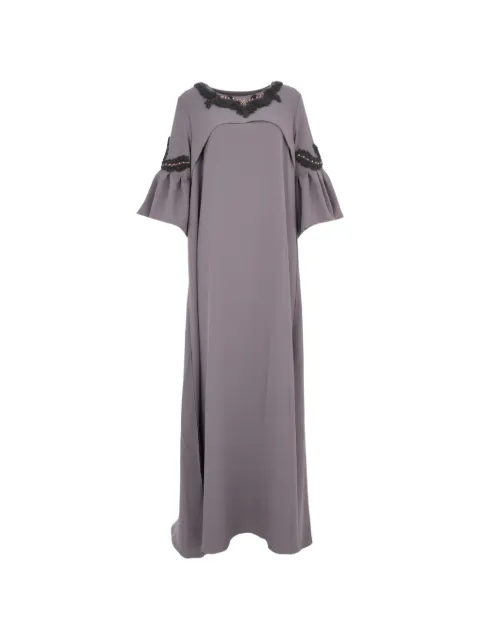 Loodyana vestido largo bordado con detalle de capa