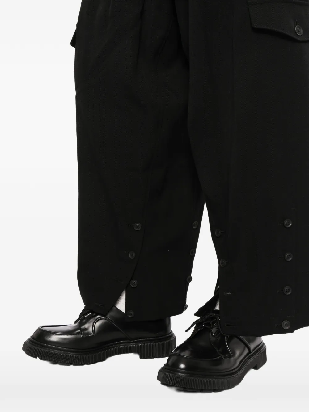 Yohji Yamamoto Cargobroek met knopen bij de zoom Zwart