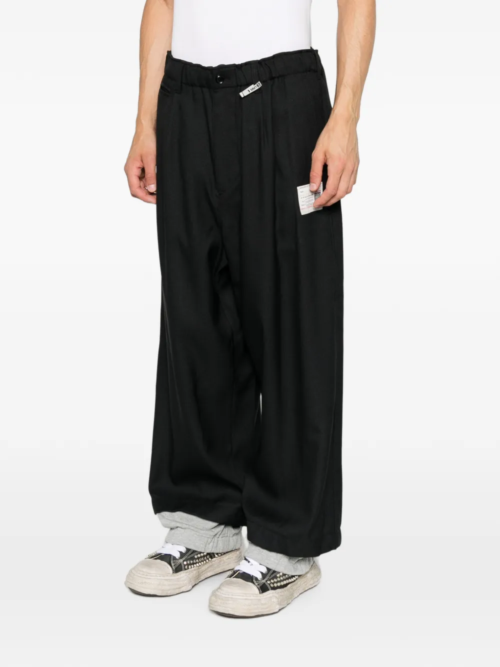 Maison MIHARA YASUHIRO logo-patch pockte trousers Zwart