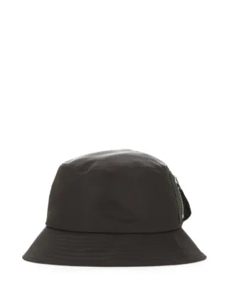 sacai