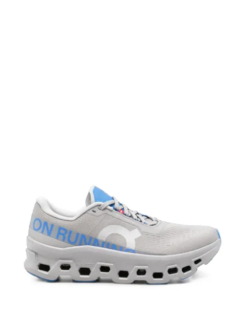 On zapatillas Cloudmonster 1 con logo