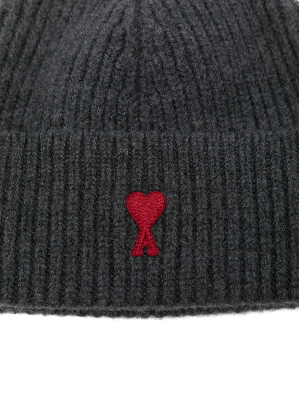 AMI Paris Ami de Coeur ribgebreide muts Grijs