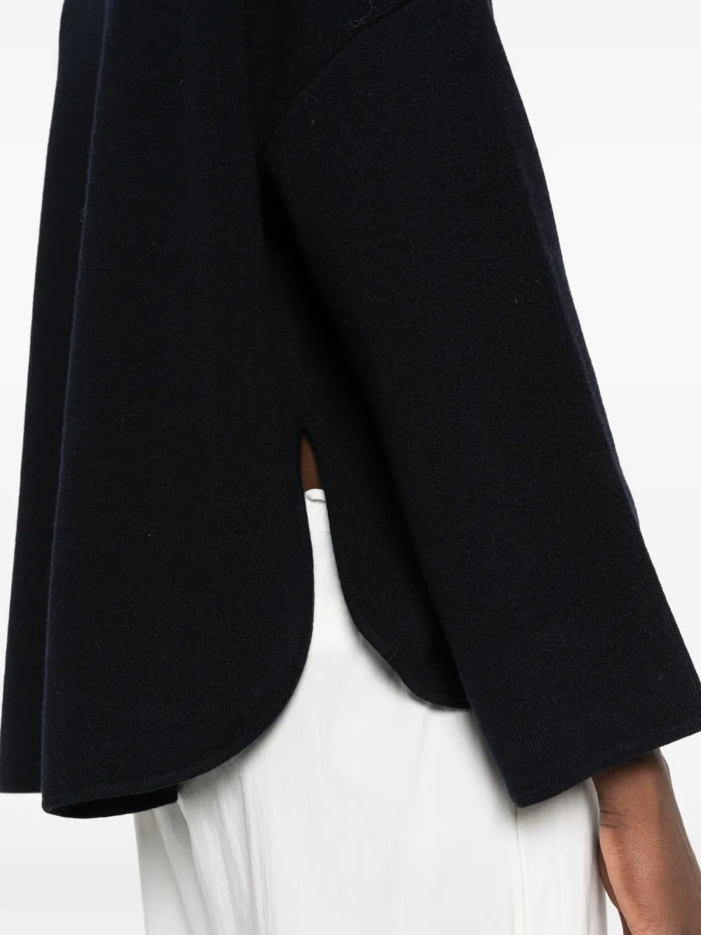 Allude Trui met opstaande kraag en verlaagde schouders Blauw