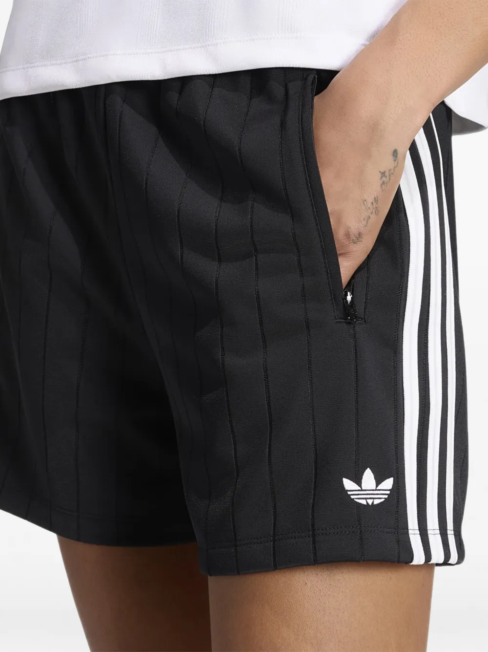 adidas Pinstripe Firebird shorts Zwart
