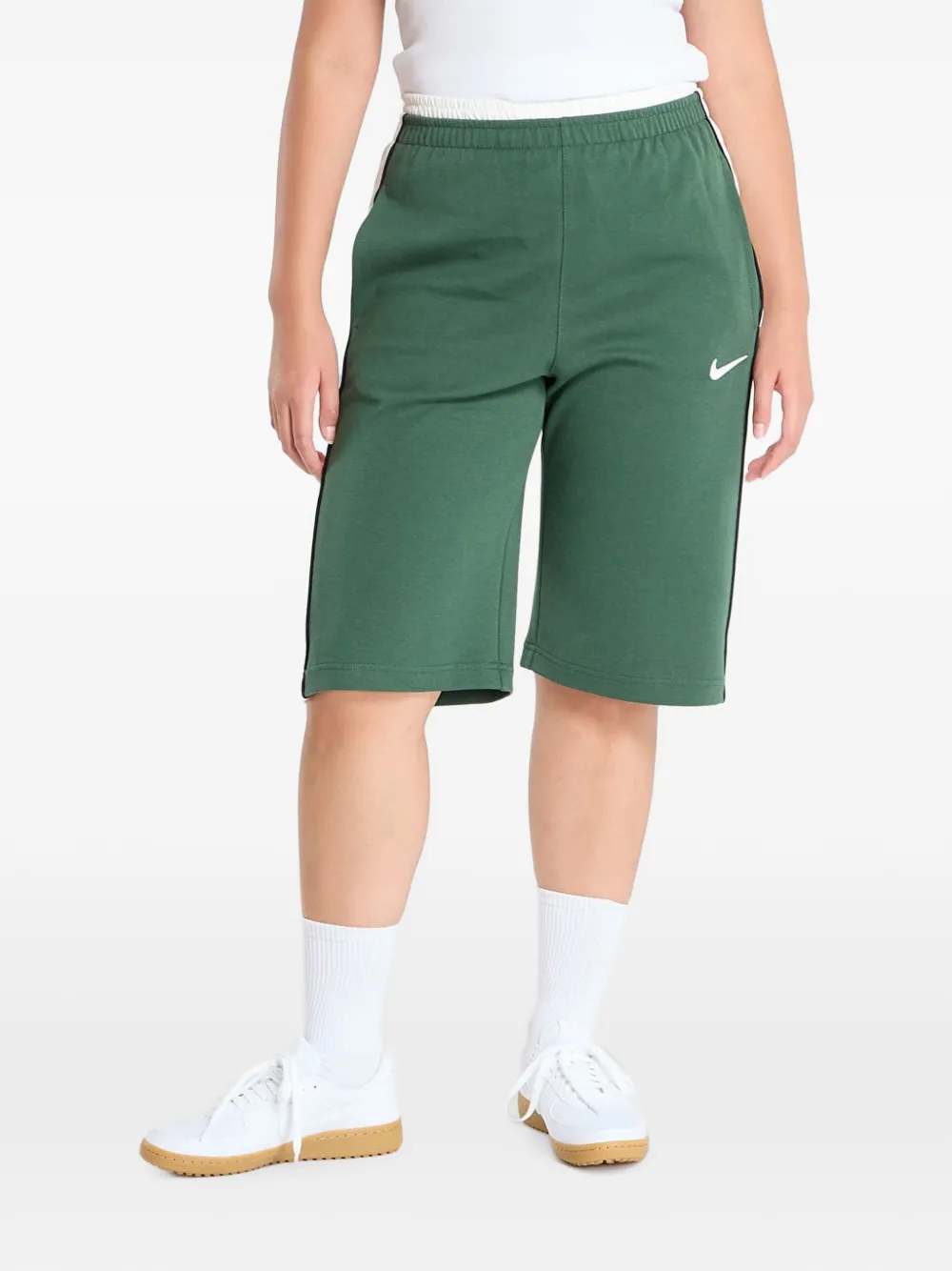 Nike logo-embroidered side-stripe shorts - Verde