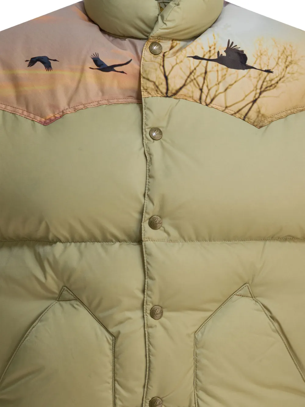 Needles x Rocky Mountain gewatteerde bodywarmer met veren en grafische print Beige