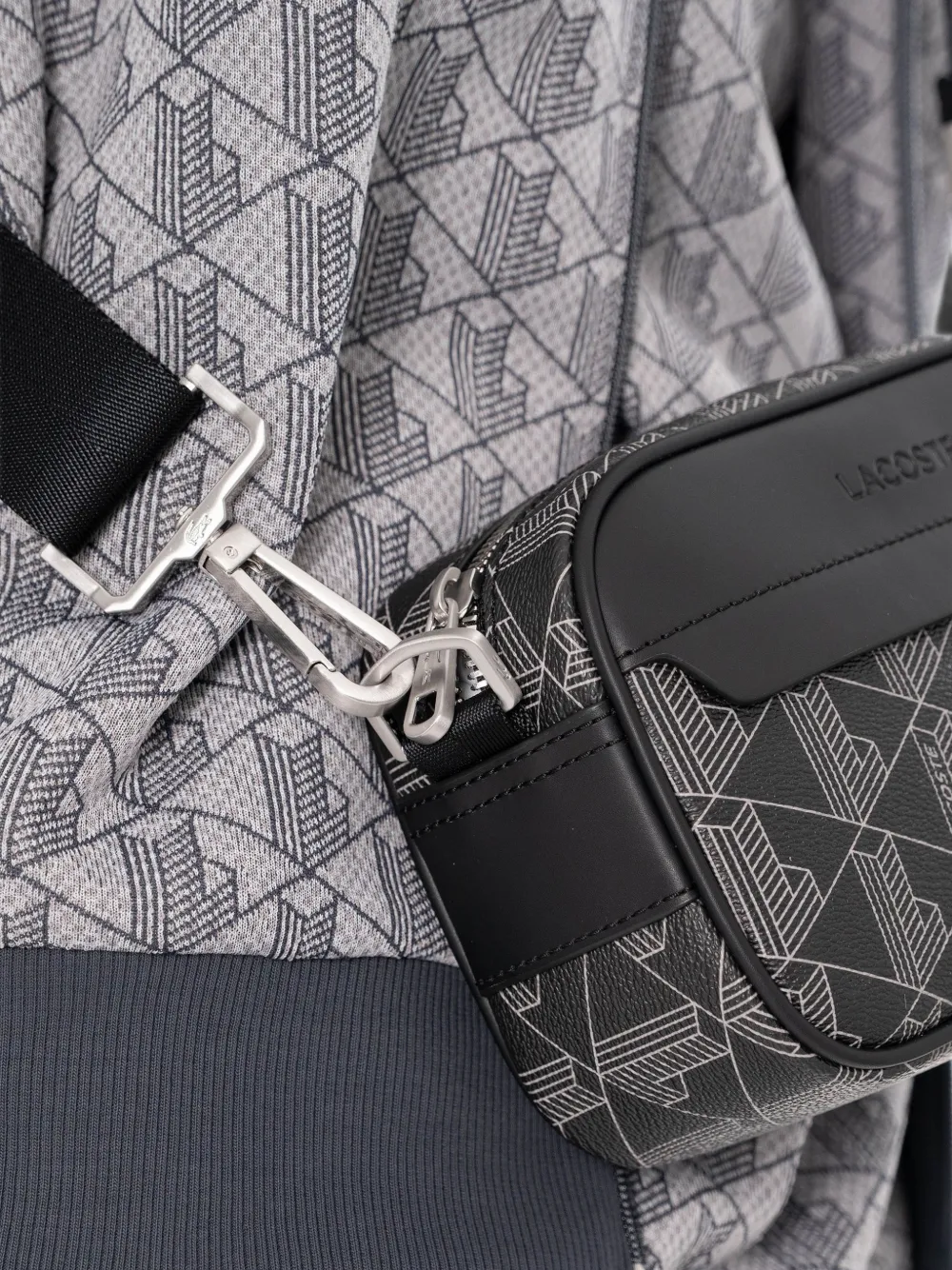 Lacoste Kleine Blend Suitcase messengertas met logoplakkaat Zwart