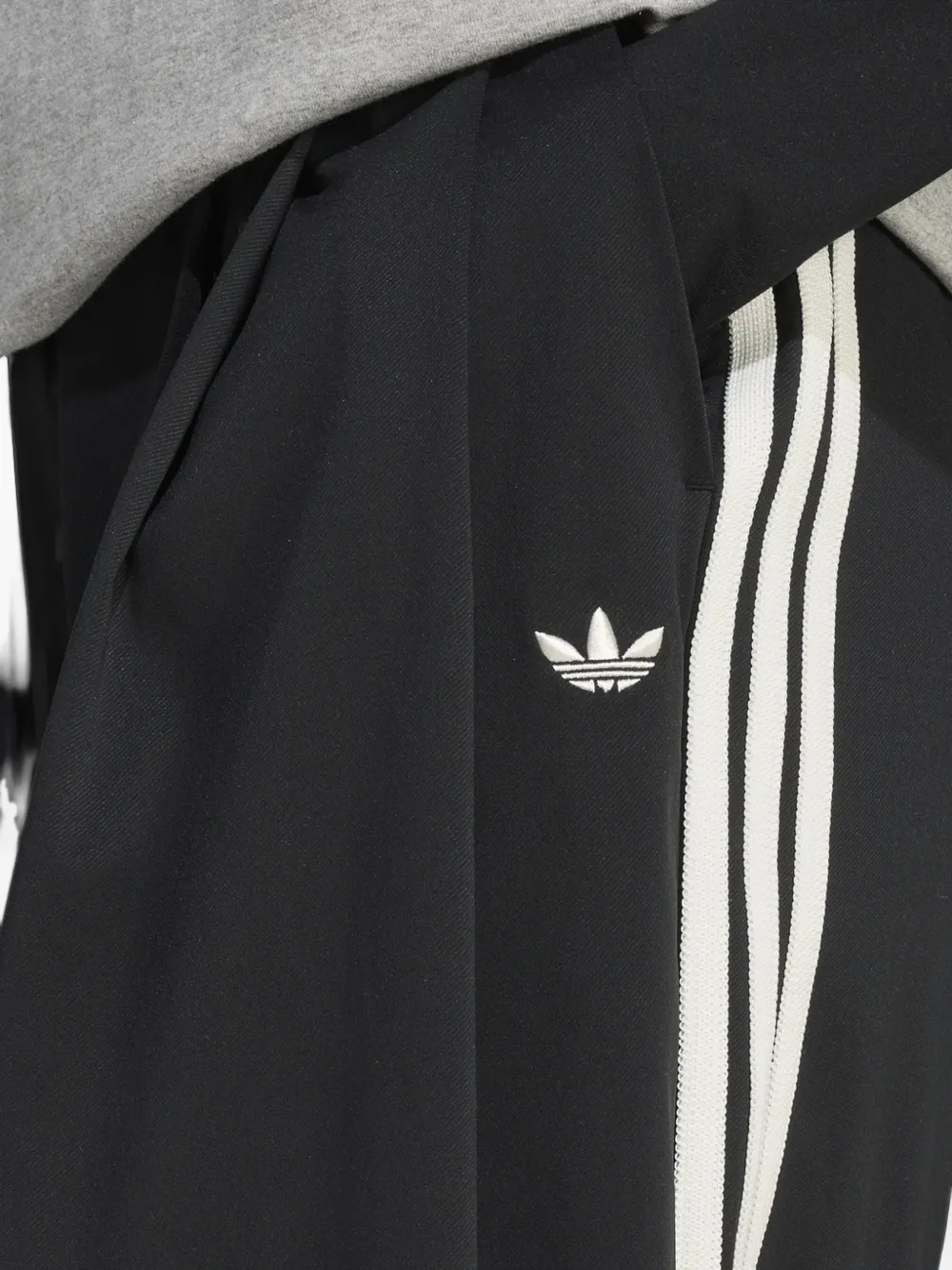 adidas pleated side-stripe trousers Zwart
