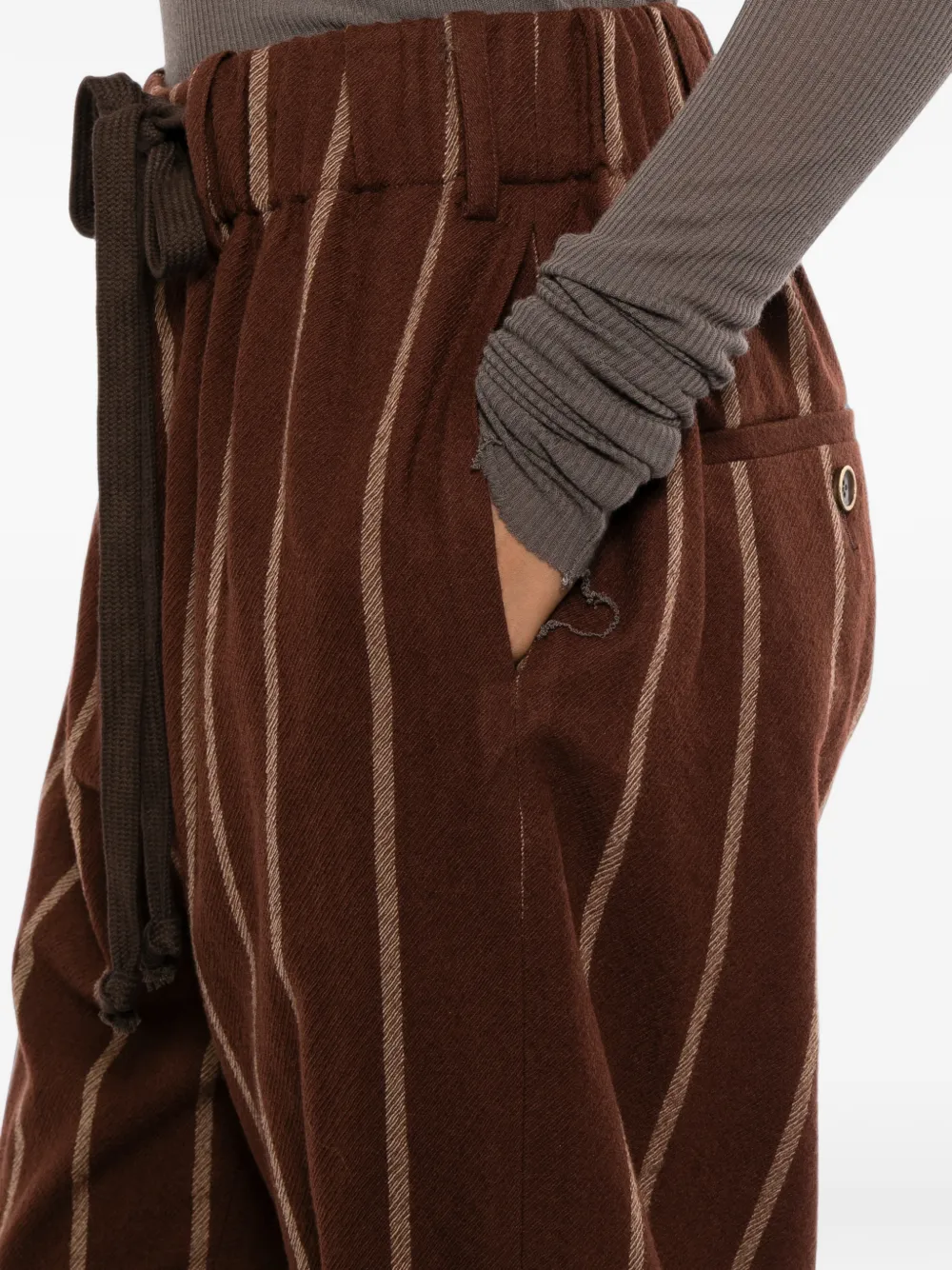 Uma Wang Mateo gestreepte broek met trekkoord Bruin