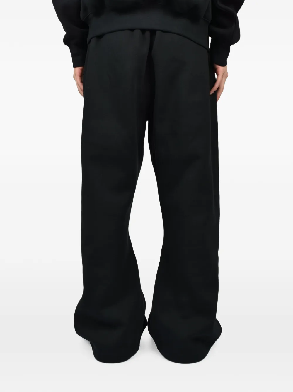 ESSENTIALS Flared broek met logoprint Zwart