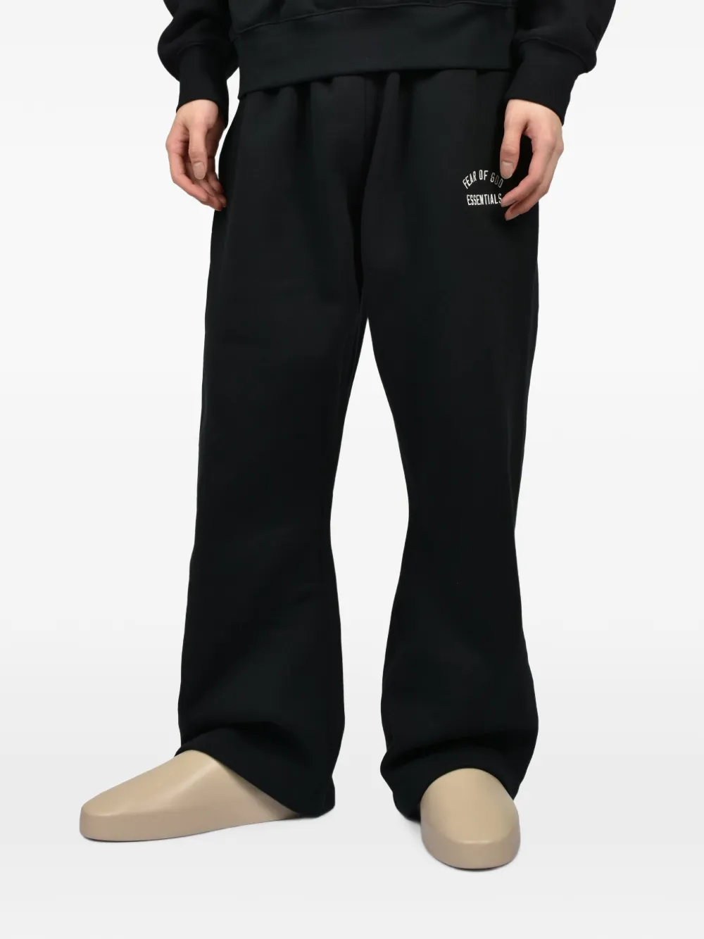 ESSENTIALS Flared broek met logoprint Zwart