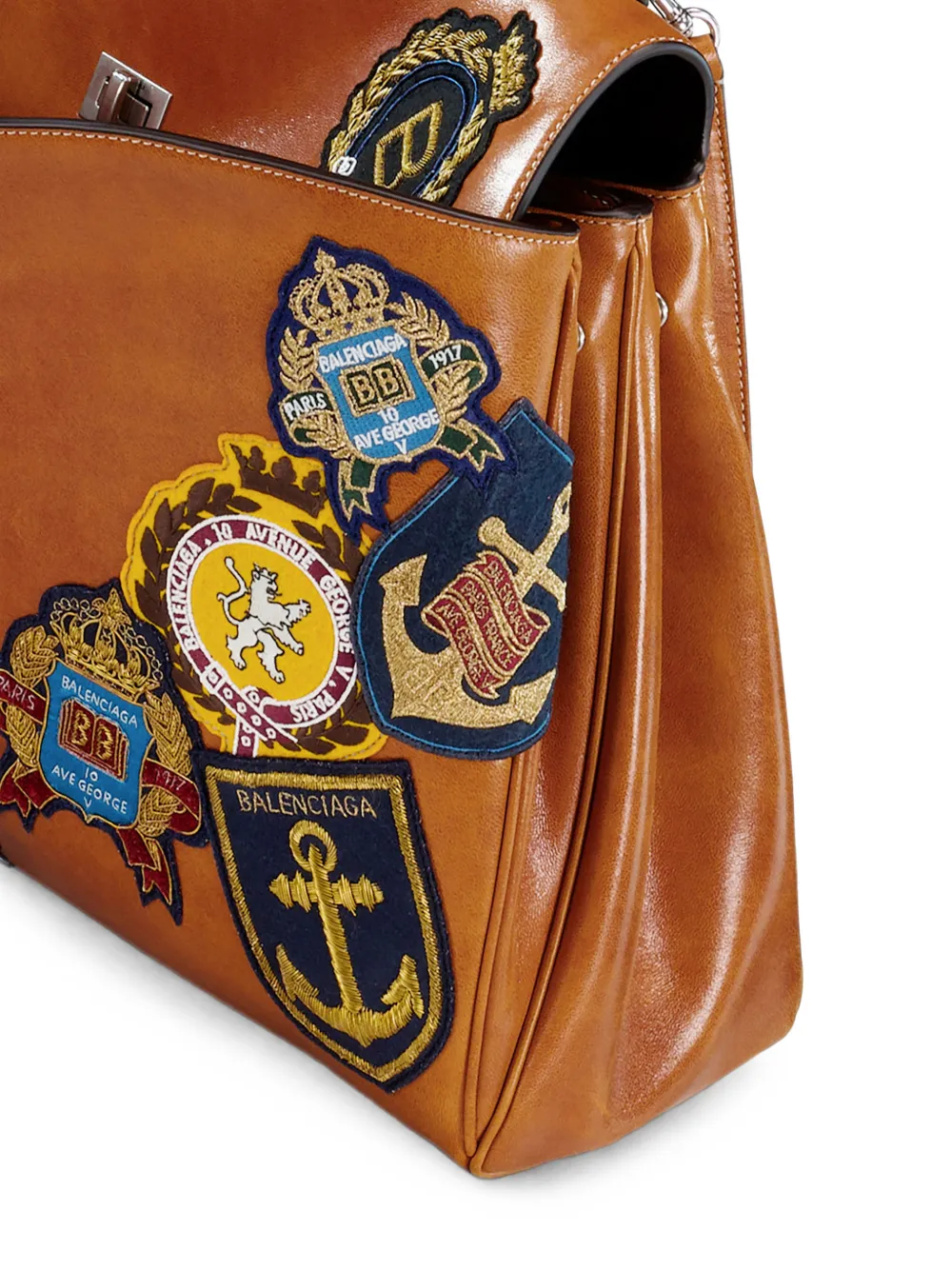 Balenciaga Grote messengertas verfraaid met patch Bruin
