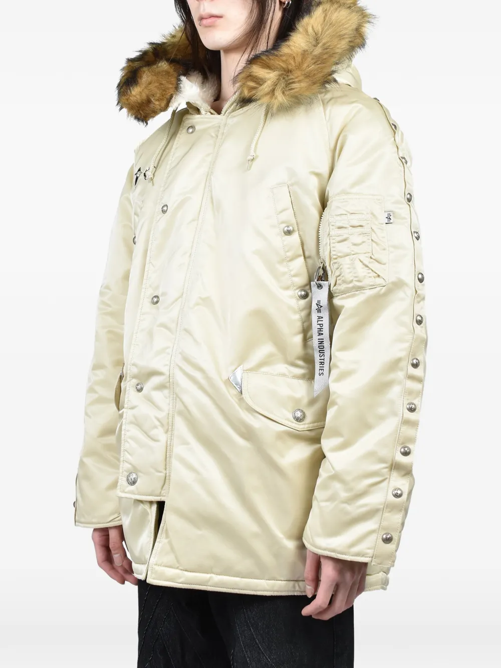 THUG CLUB × Alpha Industries N-3B gewatteerd jack verfraaid met klinknagel Beige