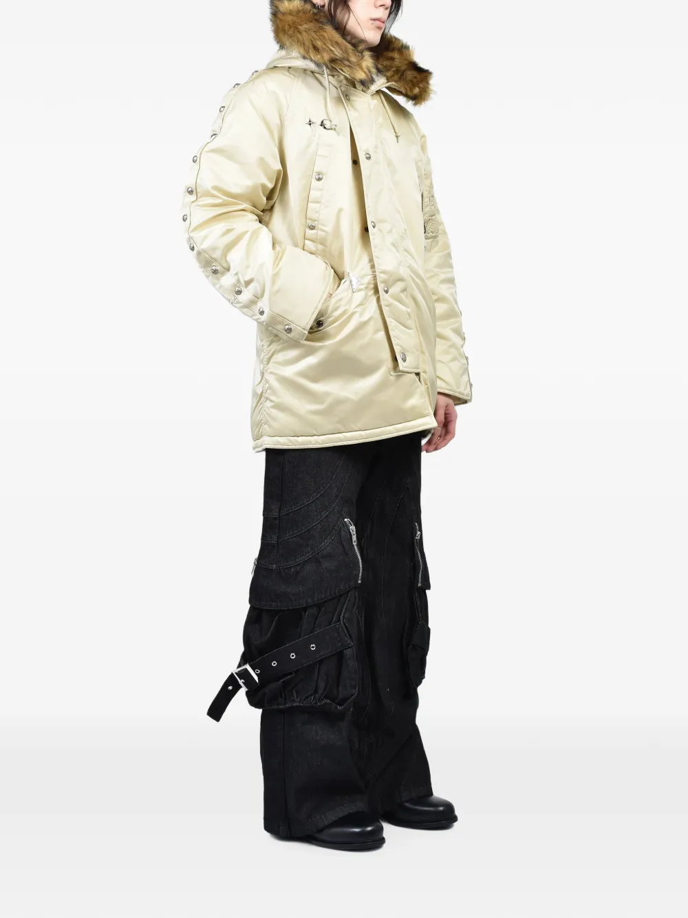 THUG CLUB × Alpha Industries N-3B gewatteerd jack verfraaid met klinknagel Beige