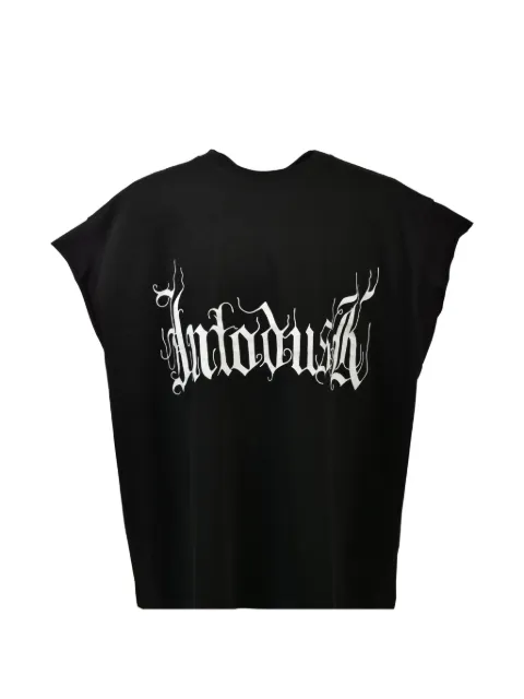 Intodusk Blackletter logo-print cut-off T-shirt