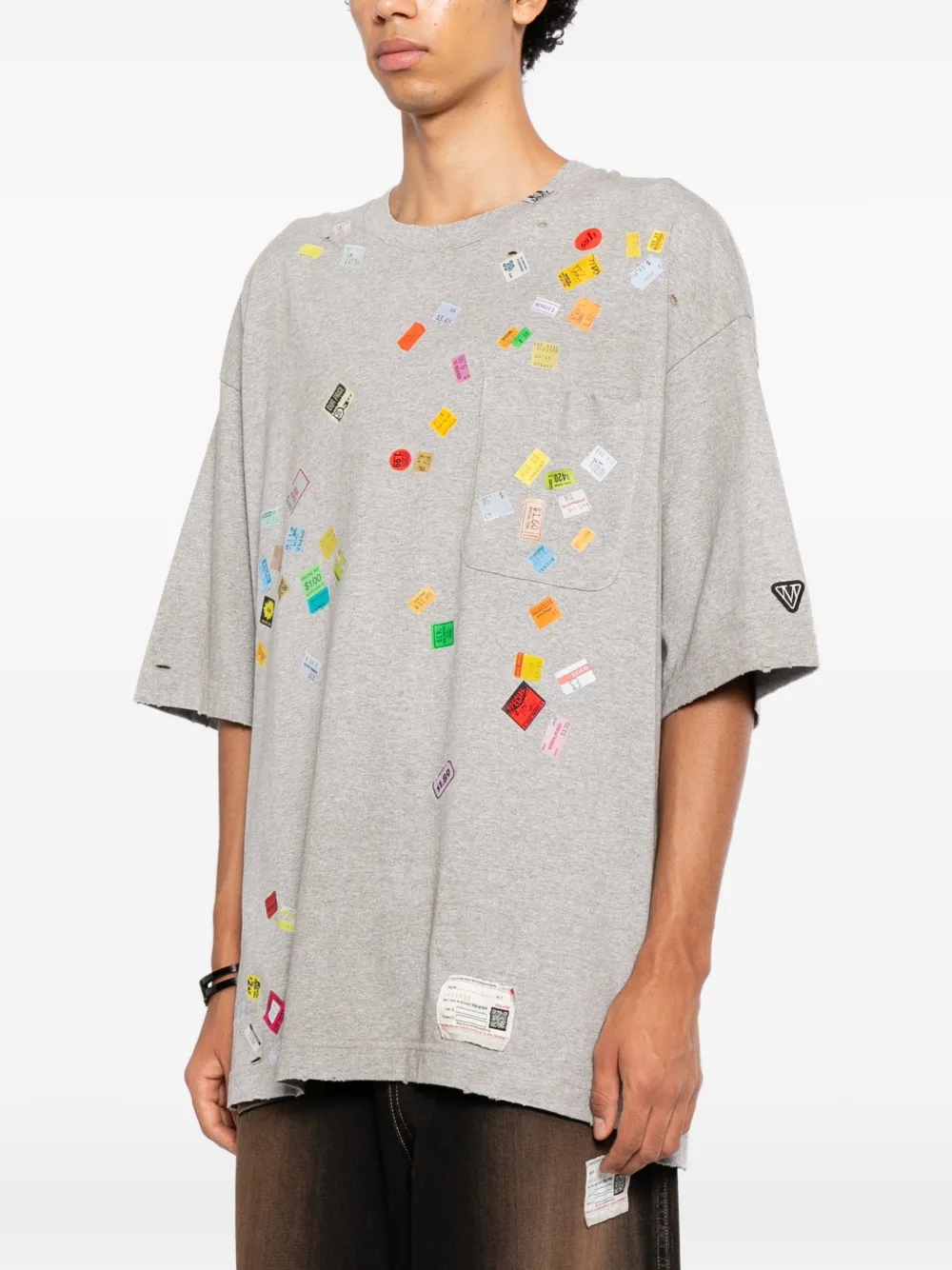 Maison MIHARA YASUHIRO T-shirt met prijskaartjes-print Grijs