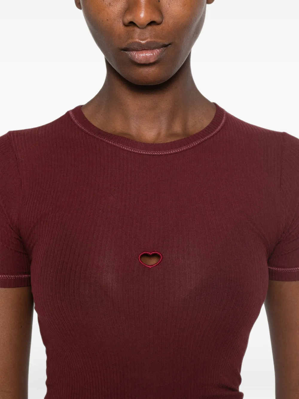 Baserange Geribbeld T-shirt met uitgesneden hart Rood
