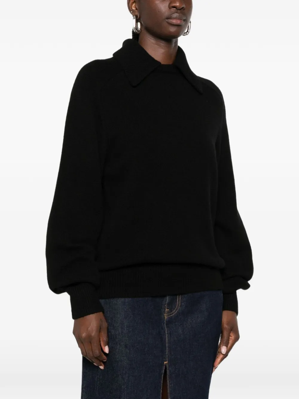 KHAITE overlapping-collar saddle-shoulder sweater Zwart