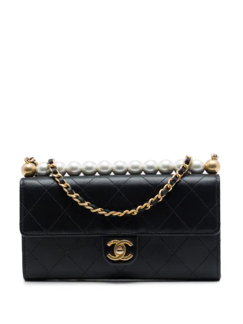 CHANEL Pre-Owned 2019 Quilted Goatskin Chic Pearls Clutch with Chain crossbody bag