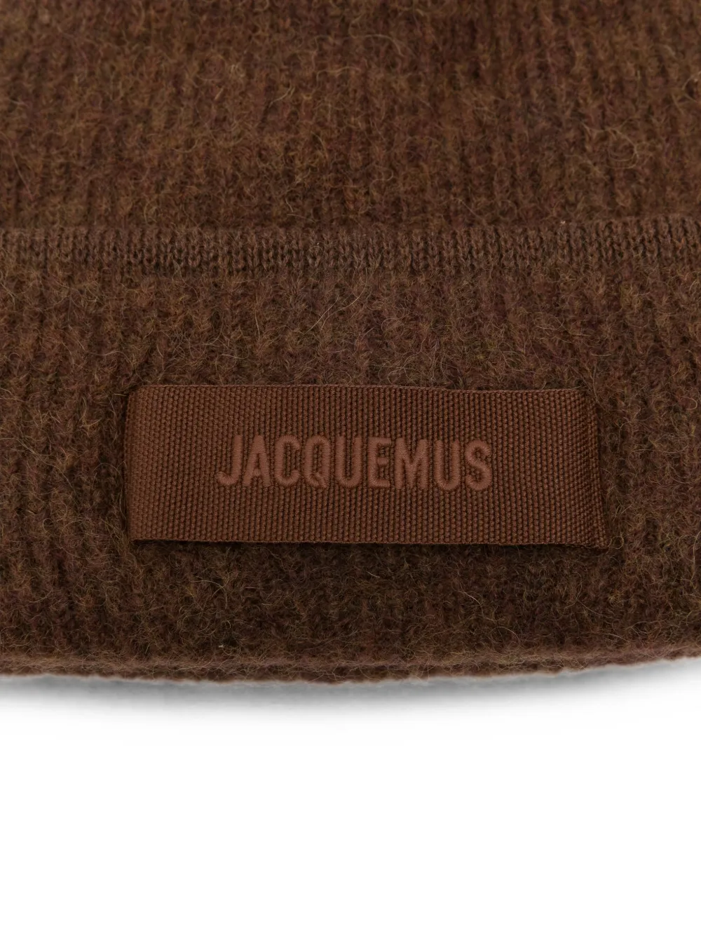 Jacquemus Muts met logopatch Bruin
