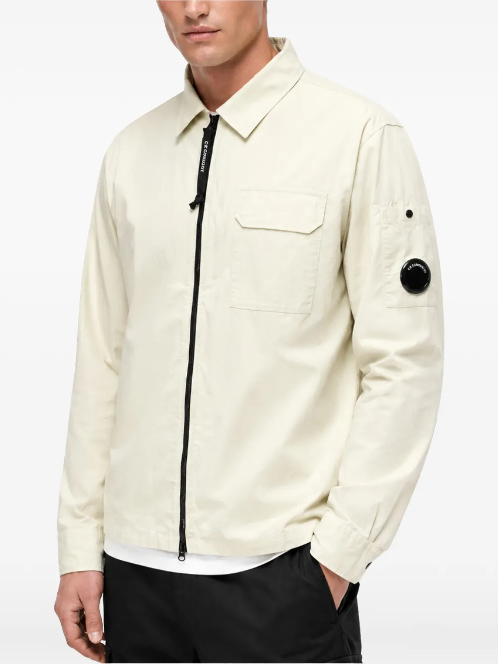 C.P. Company Lens shirtjack van biologische gabardine met rits Beige