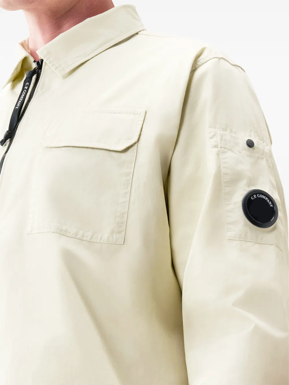 C.P. Company Lens shirtjack van biologische gabardine met rits Beige