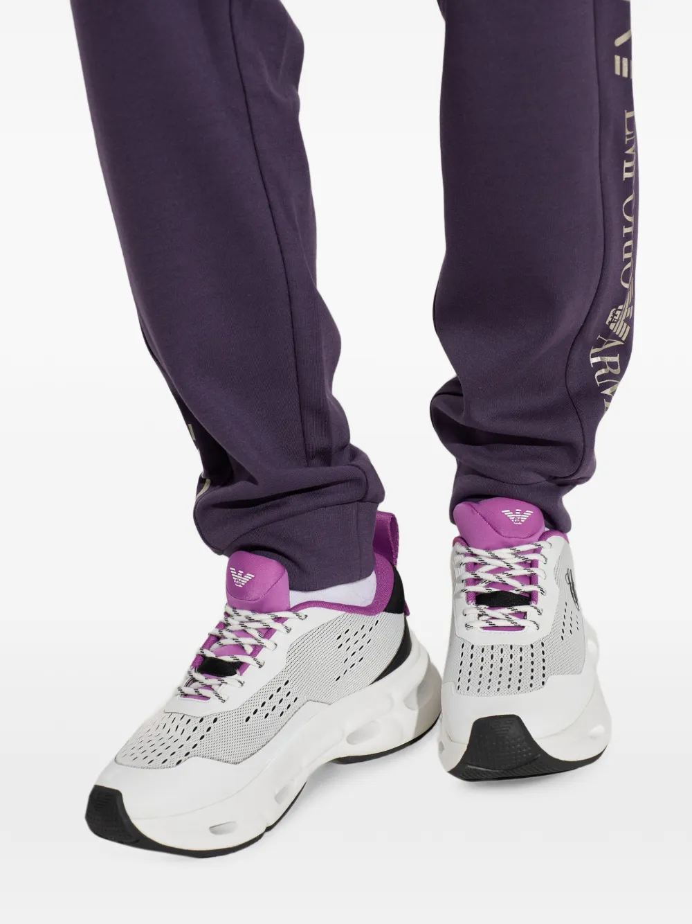 Emporio Armani logo-embroidered sneakers Wit