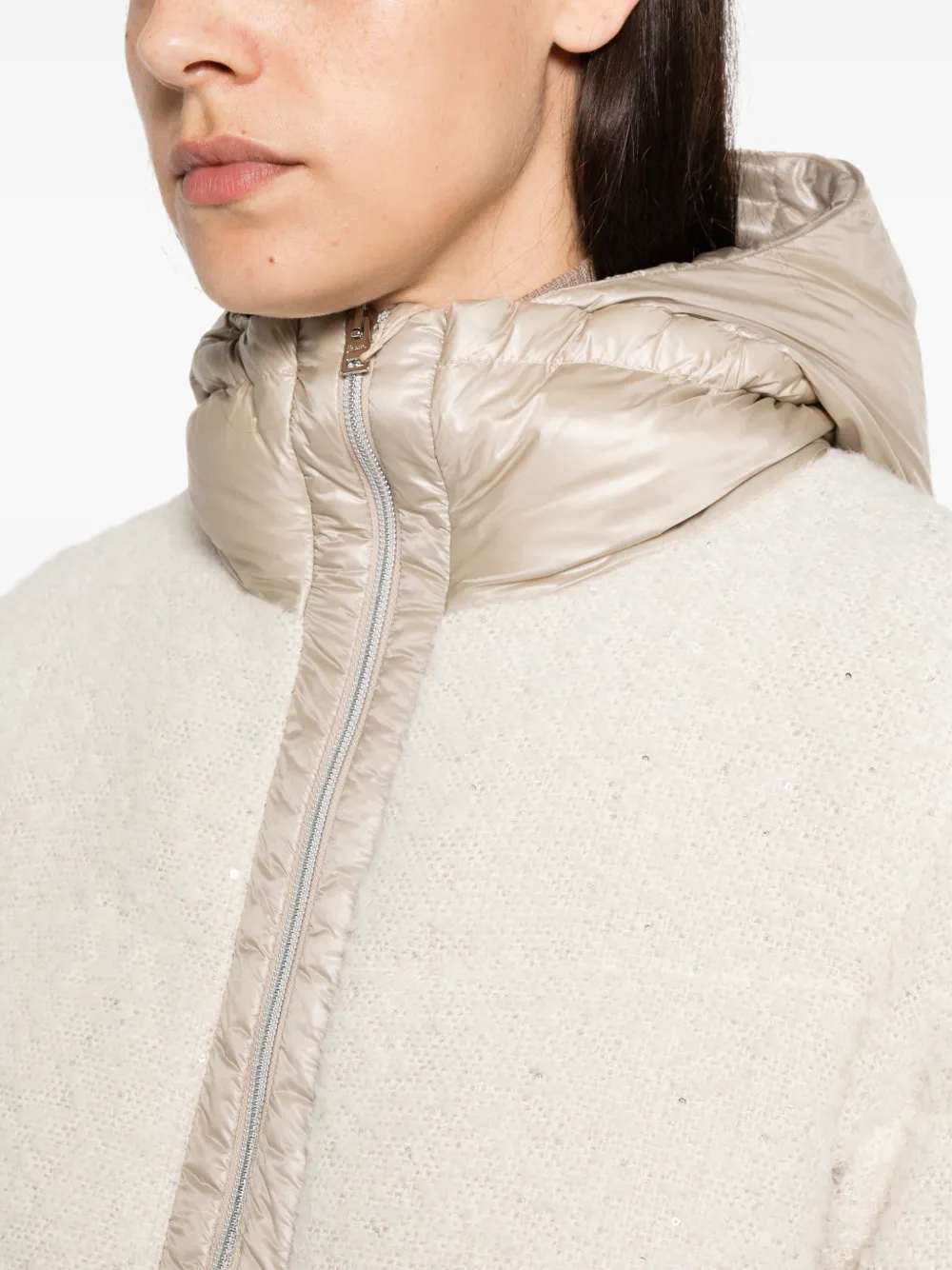 Herno Donsjack met capuchon en verfraaid met pailletten Beige