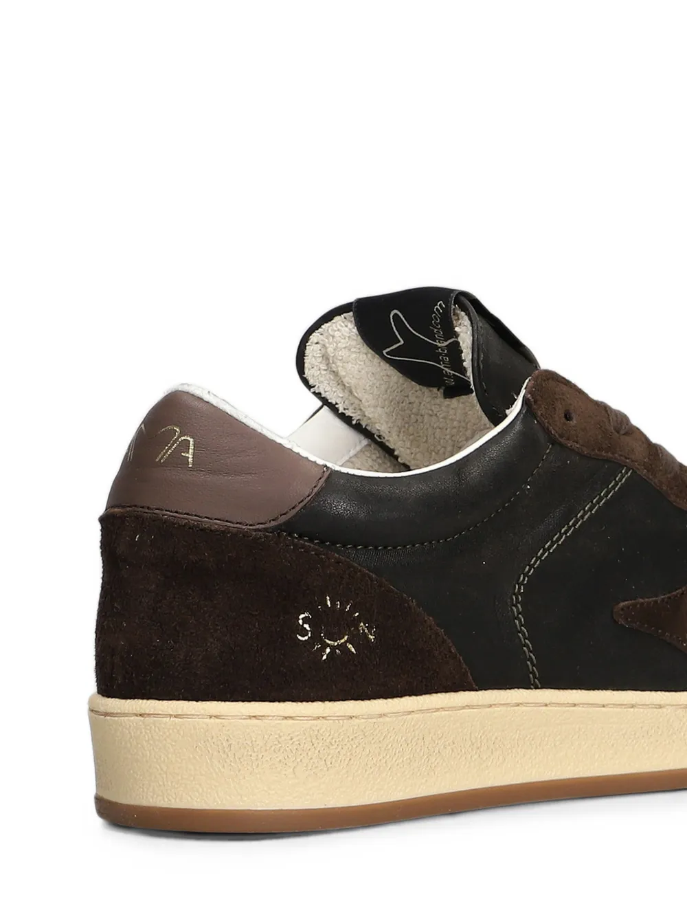 Ama Brand star-patch sneakers Zwart