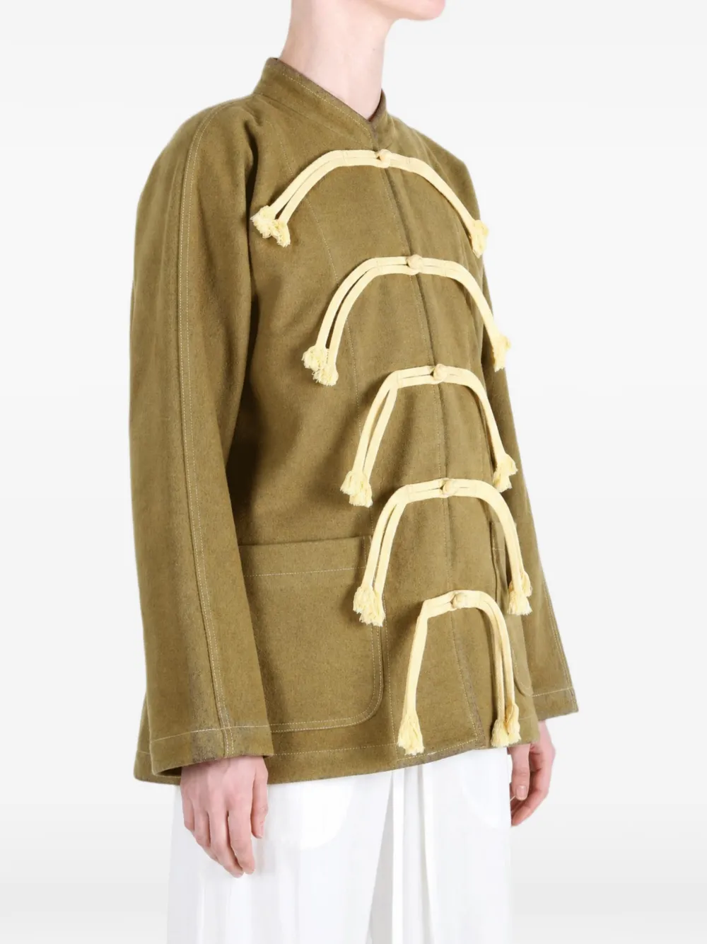 Uma Wang Kippy jack met opgestikte zak en kikkersluiting Beige