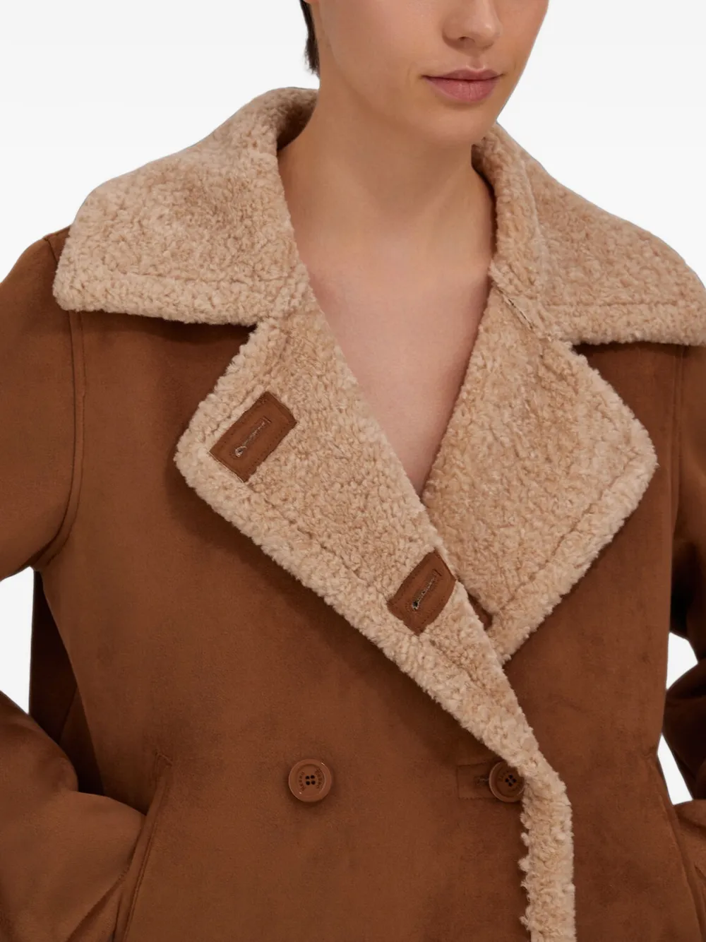 Herno Jas met dubbele rij knopen en lammy-effect Bruin