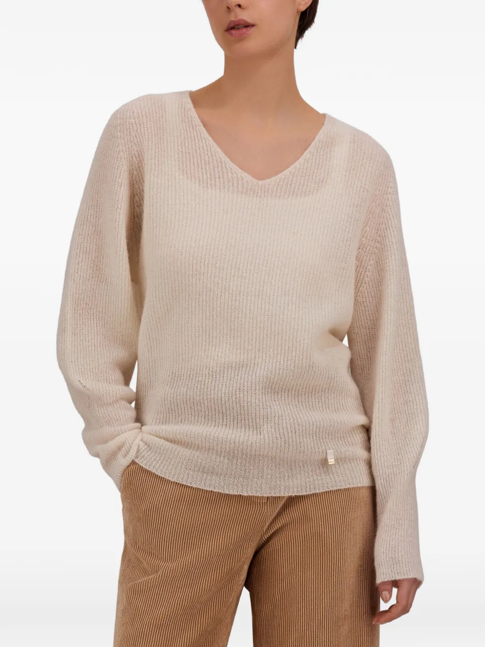 Herno Trui in tricotsteek met V-hals Beige