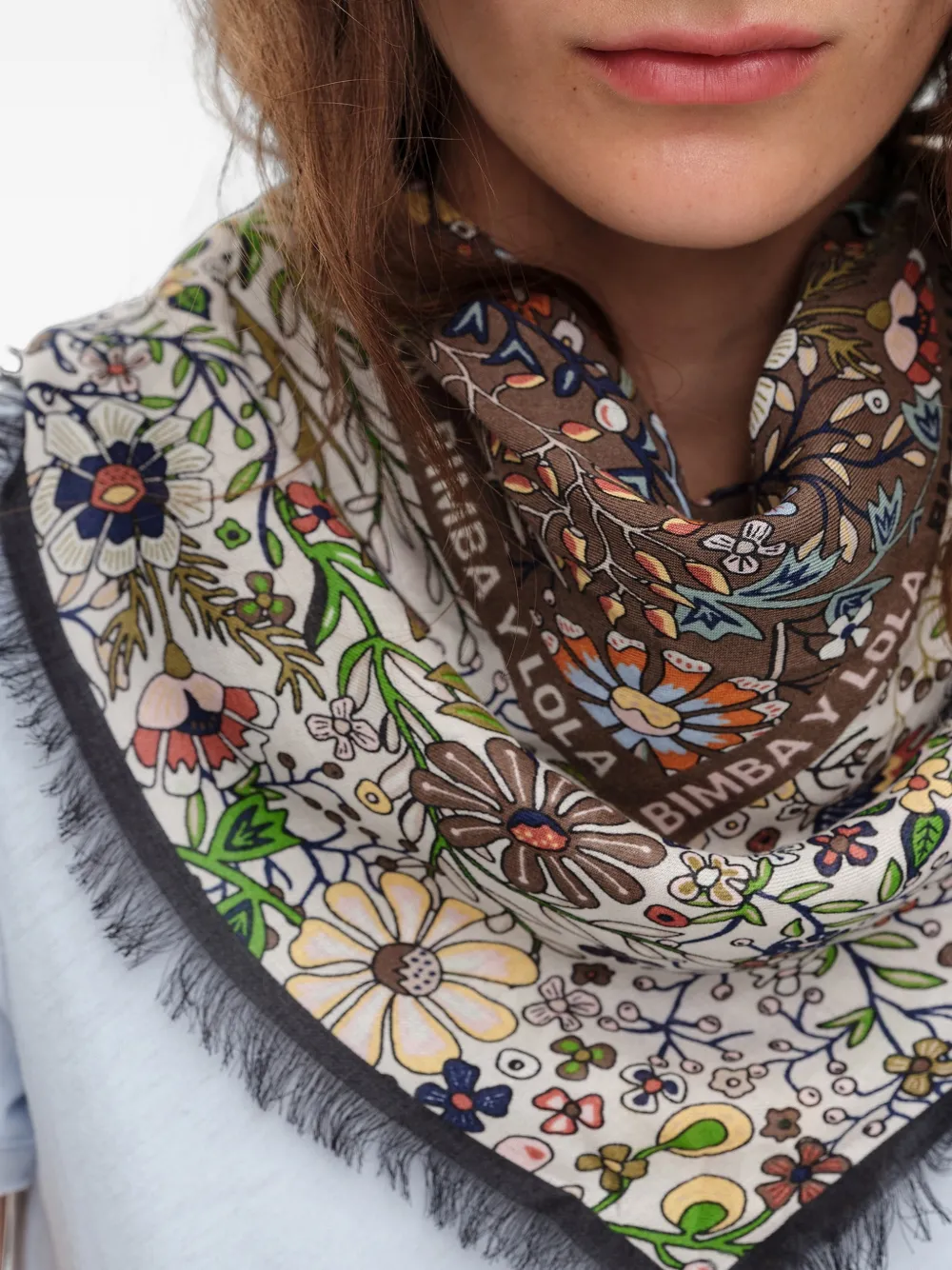 BIMBA Y LOLA Sjaal met bloemen-print en logo Beige