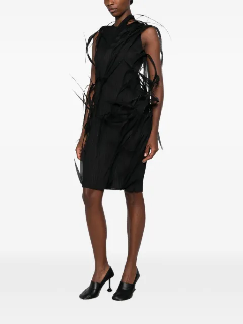Issey Miyake vestido Urban Jungle con detalle de hoja y pliegues