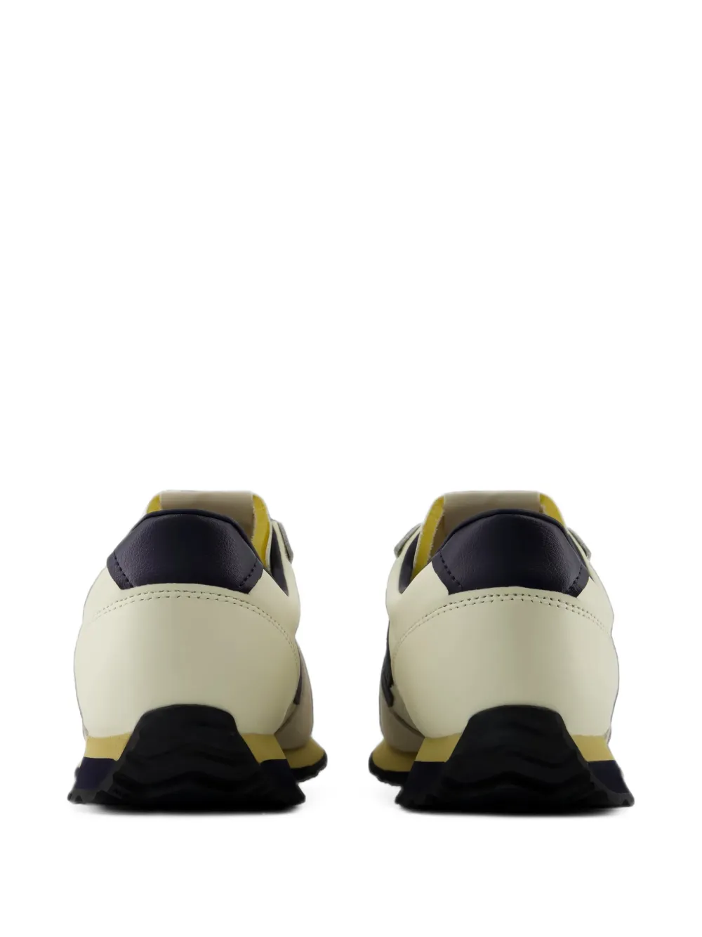 New Balance 471 tennis shoes Beige