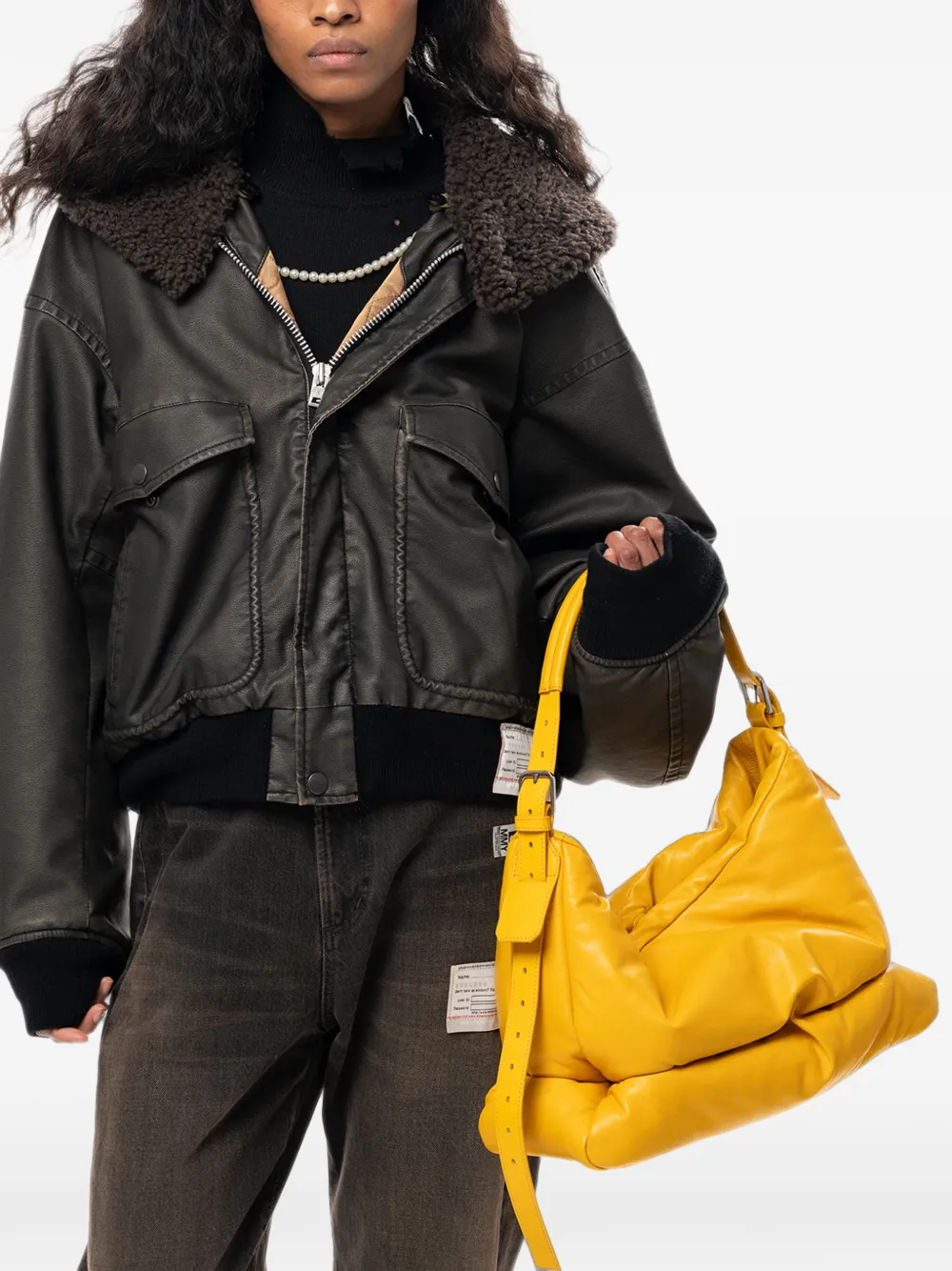 Maison MIHARA YASUHIRO "Pucker" gewatteerde tas Geel