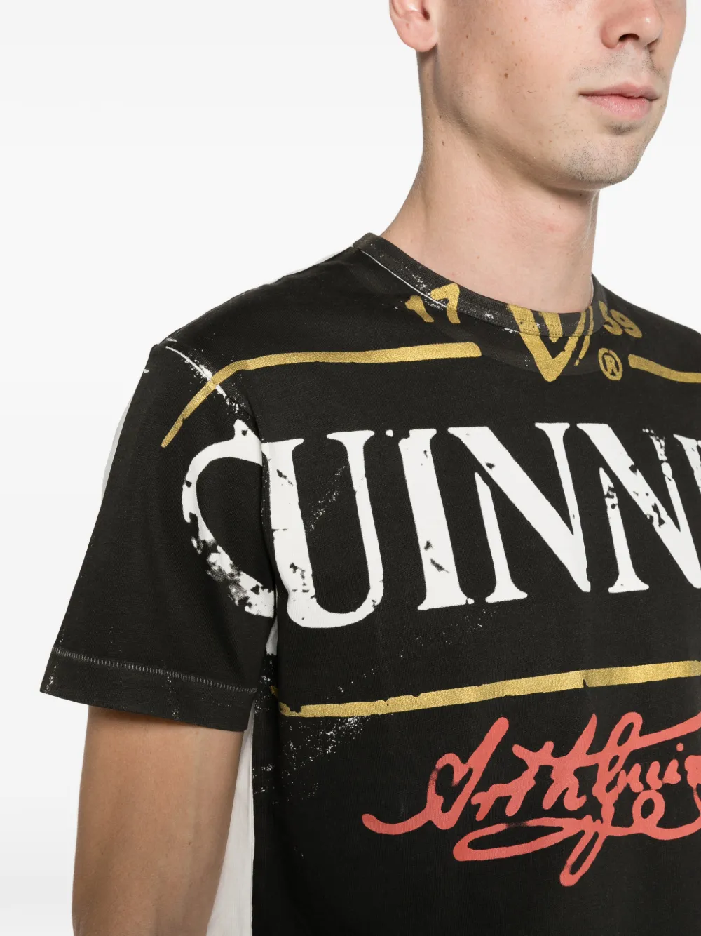 JW Anderson x Guinness bottle-top print T-shirt in black Zwart