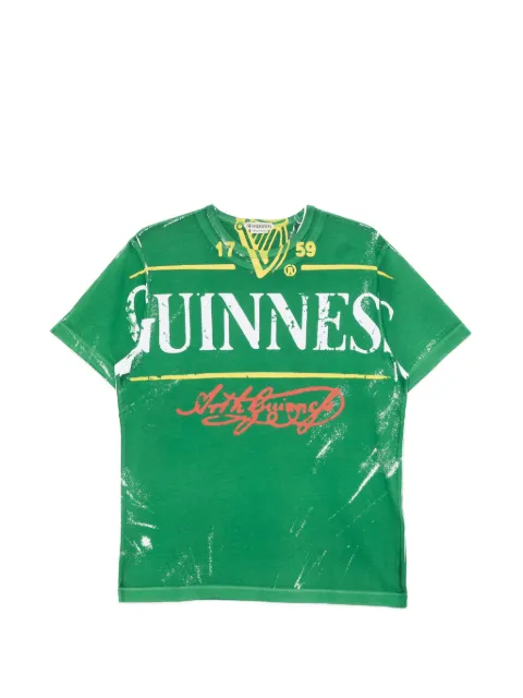 JW Anderson playera con estampado de botella en colaboración con Guinness
