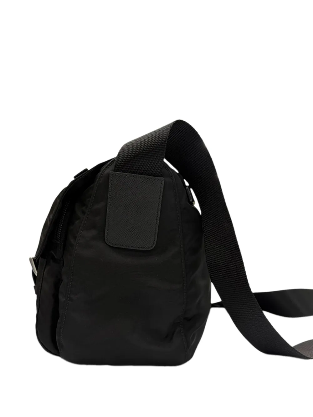 Prada Pre-Owned 2013-2026 Saffiano Tessuto crossbodytas met afwerking rits en gesp Zwart
