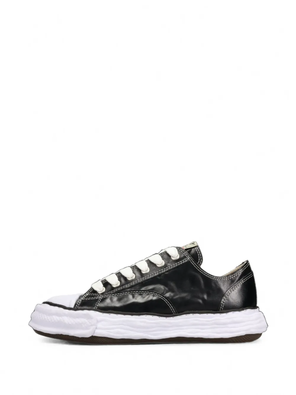Maison MIHARA YASUHIRO Peterson23 wrinkled leather low-top sneakers Zwart