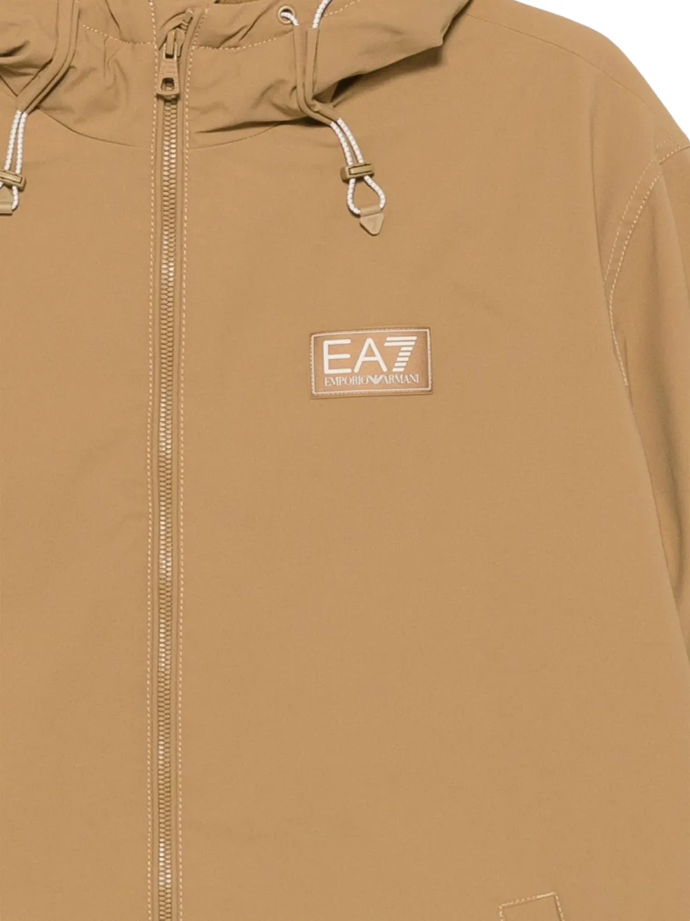 Ea7 Emporio Armani Jack met capuchon en logopatch Beige
