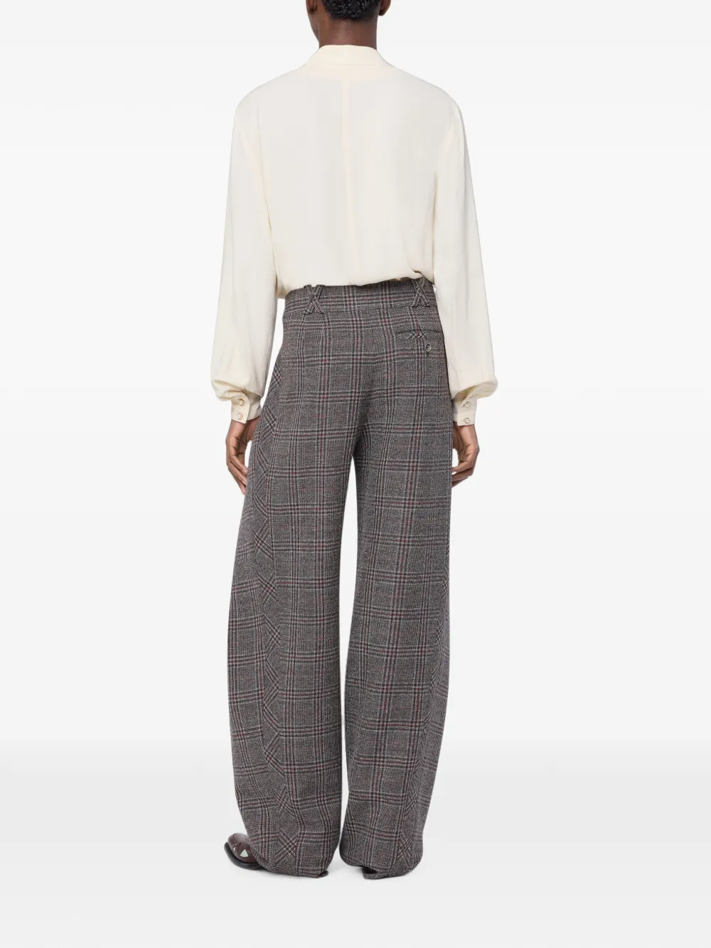 Rabanne Beige crêpe blouse met parel-geïnspireerde sieradenknopen