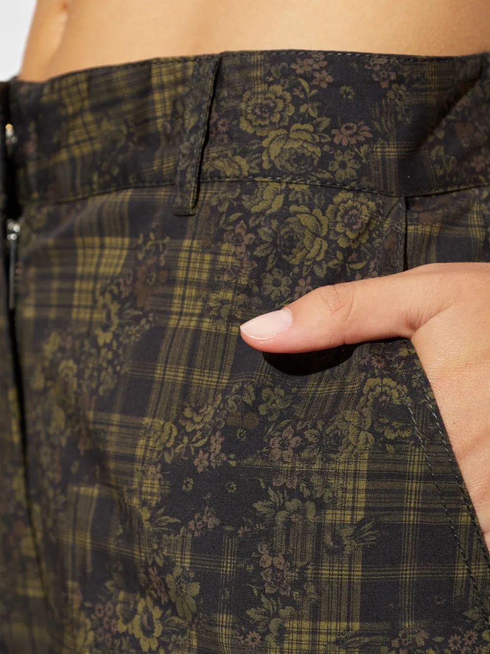 GANNI floral-print check cargo pants Groen