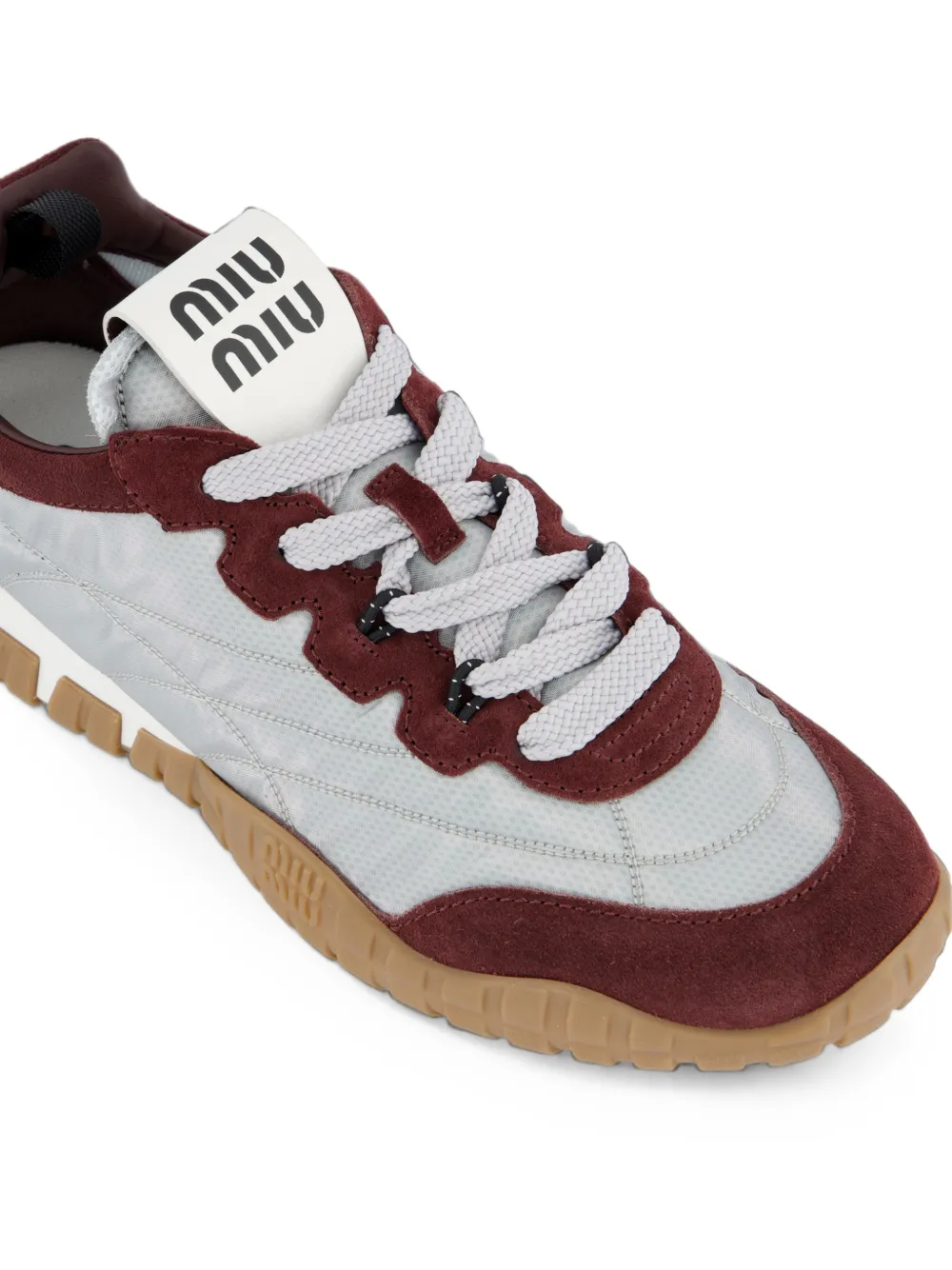 Miu logo-patch panelled sneakers Grijs