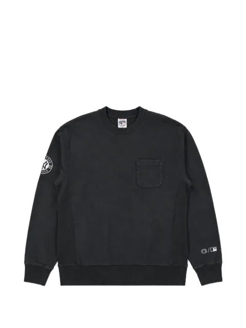 Champion x New York Yankees logo-patch sweatshirt