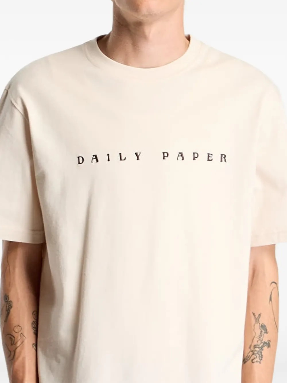 Daily Paper Katoenen T-shirt met Alias Dias-print Beige
