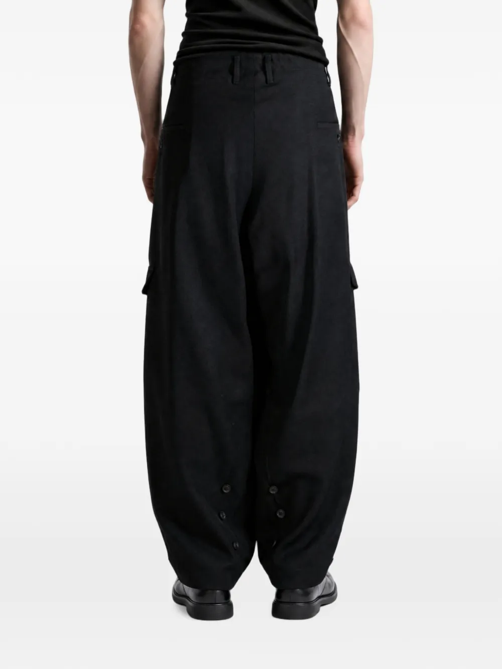 Yohji Yamamoto Cargobroek met knoopdetail Zwart