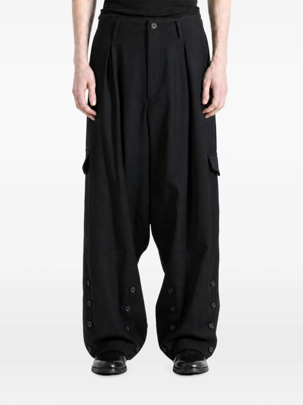 Yohji Yamamoto Cargobroek met knoopdetail Zwart