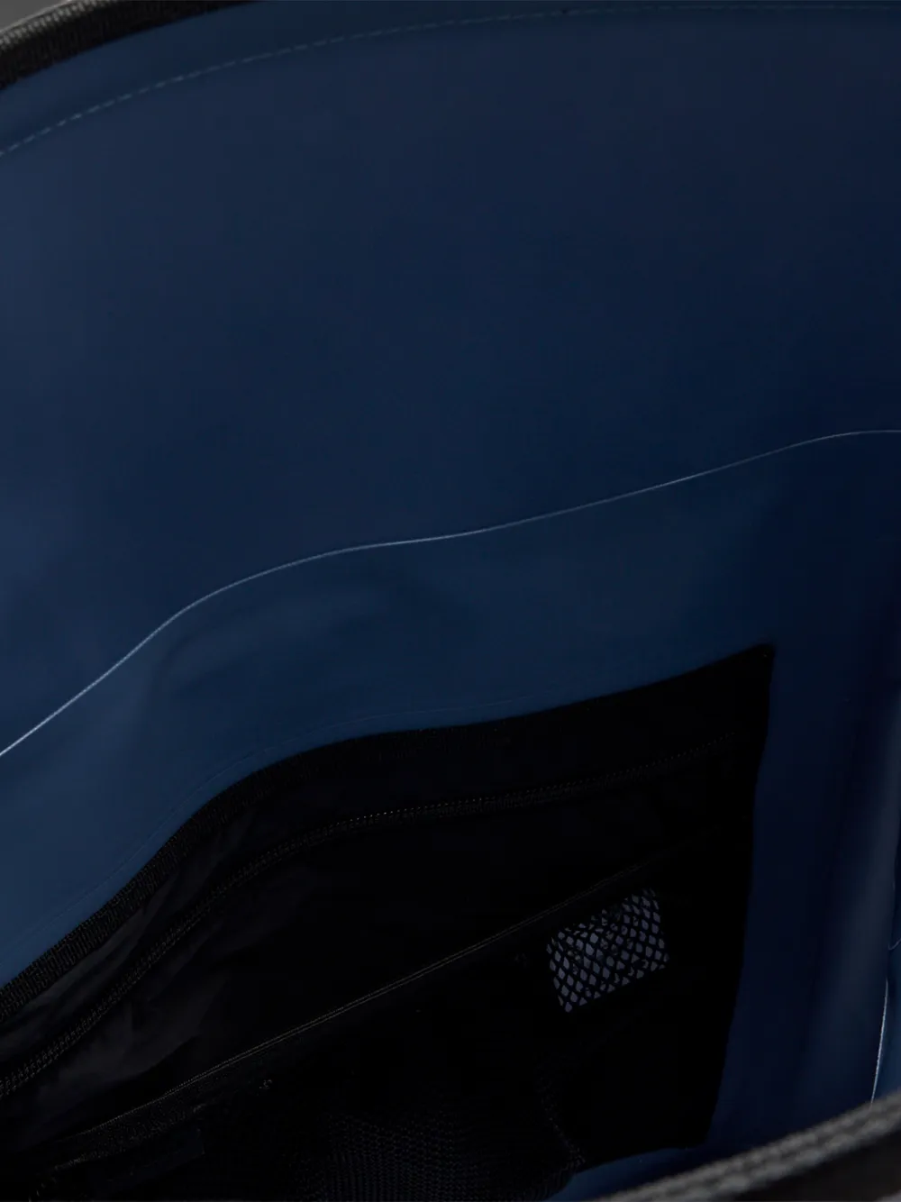 Rains Rugzak met gerolde bovenkant Blauw